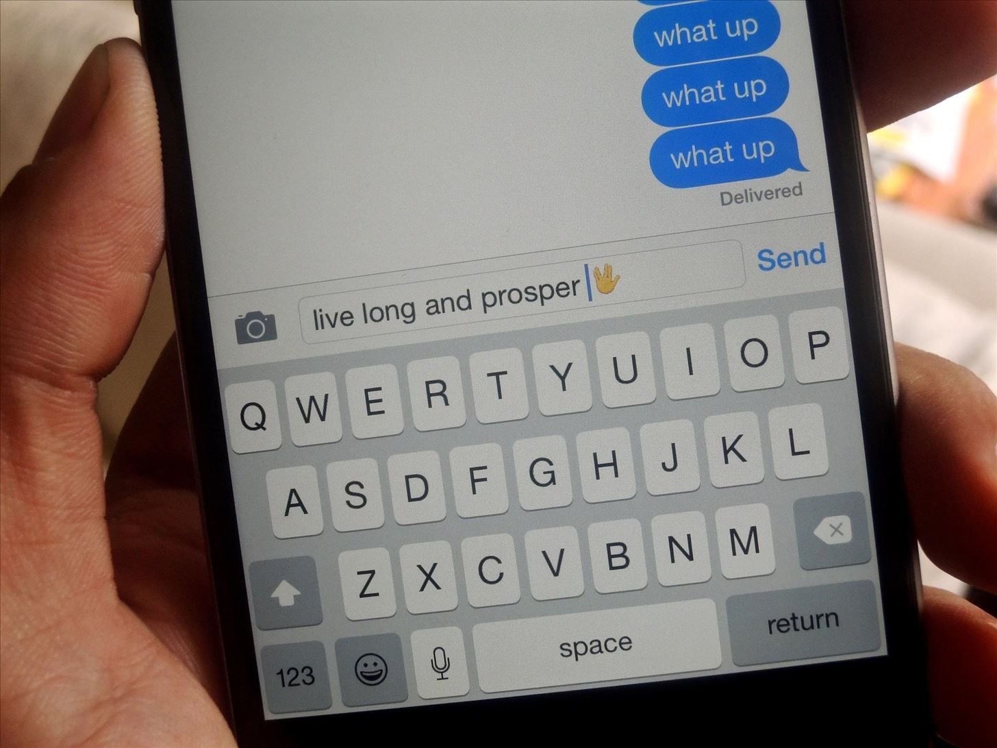 Как добавить секрет'Vulcan Salute' Emoji to Your iPhone