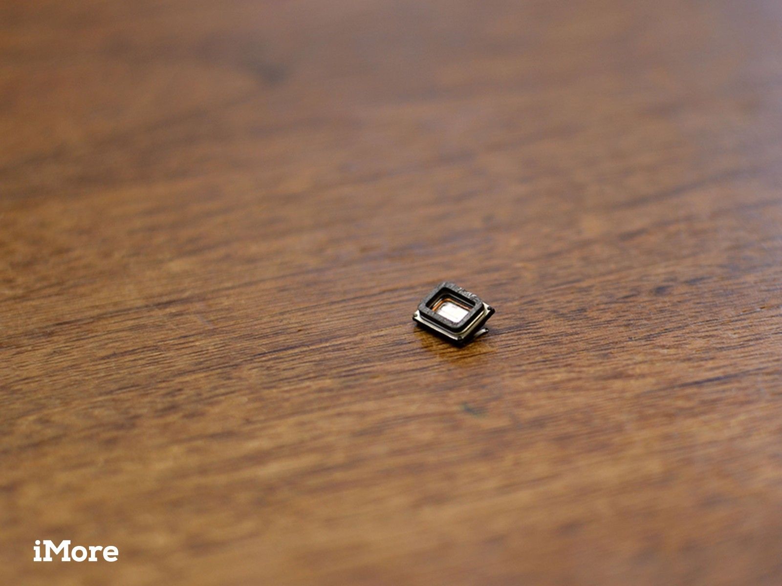 Как заменить перегоревший наушник в iPhone 4