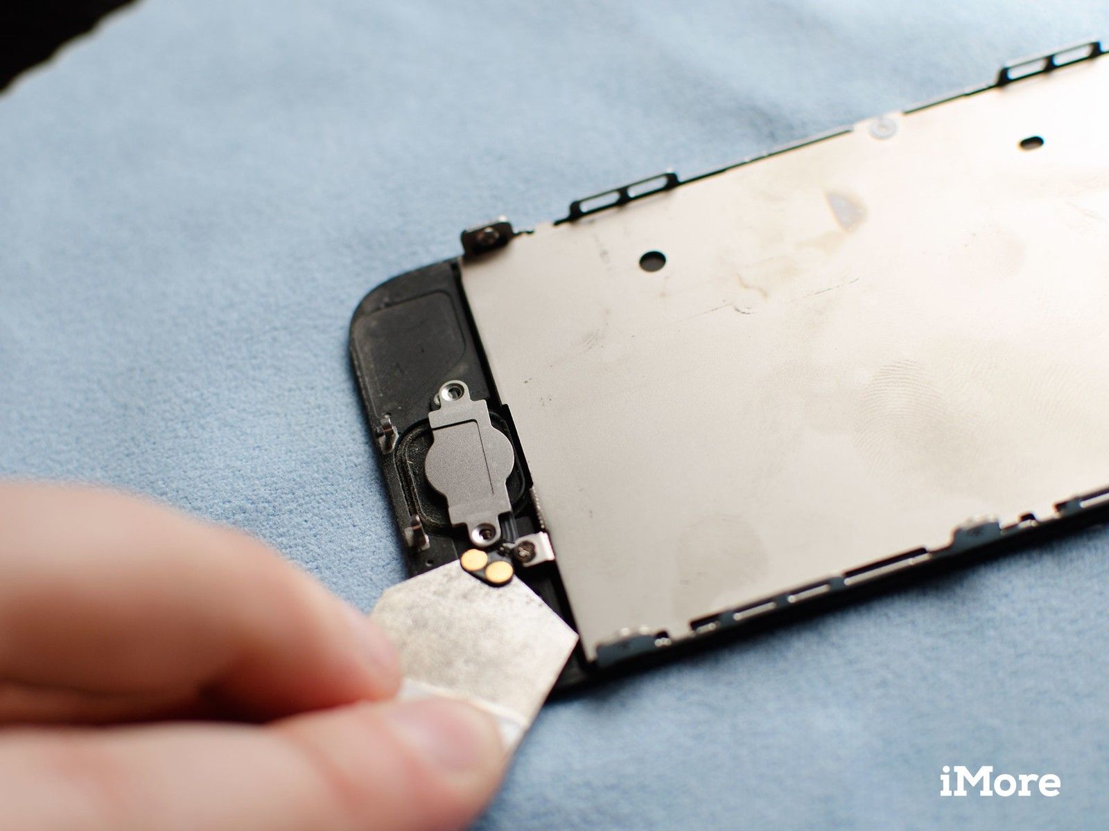 Как самостоятельно заменить кнопку «Домой» на iPhone 5