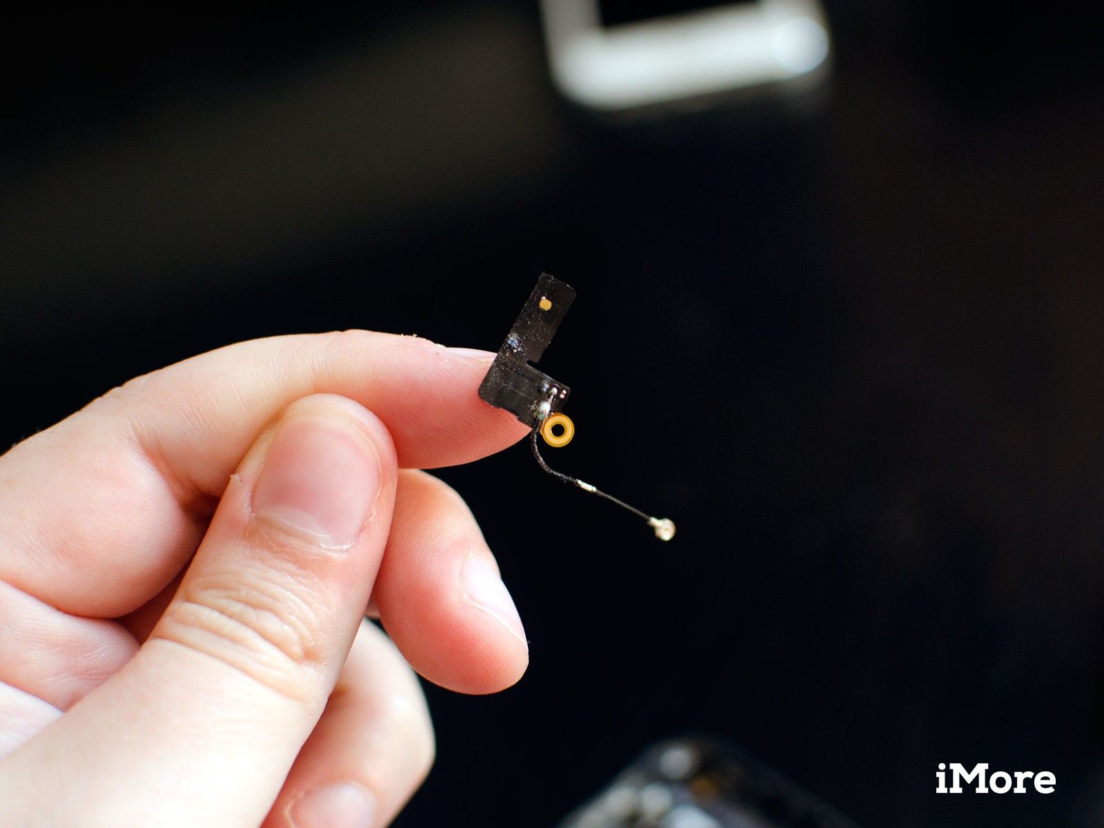 Как заменить Wi-Fi антенну в iPhone 5