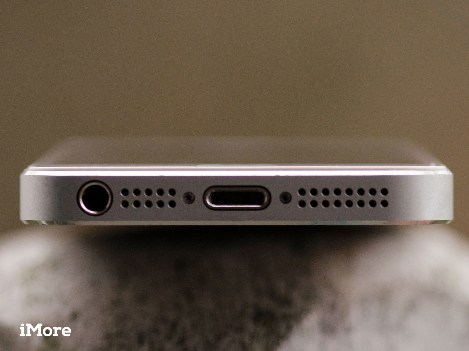 Как починить сломанный док Lightning в iPhone 5s