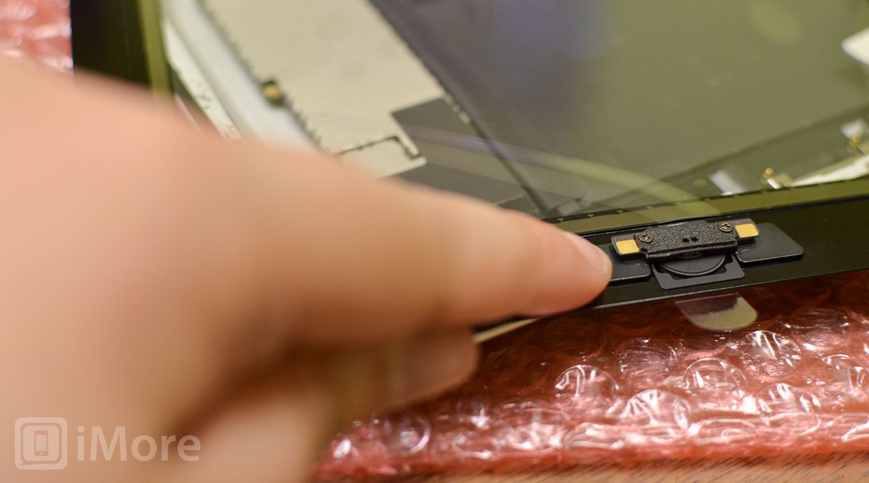 Поместите скобу кнопки домой на новую сборку iPad