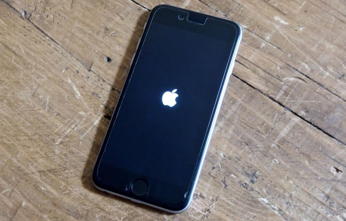 Любой мудак с вашим номером телефона может нанести вред вашему iPhone