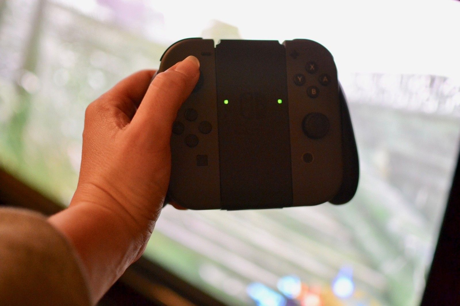 Контроллер Joy-Con в рукоятке