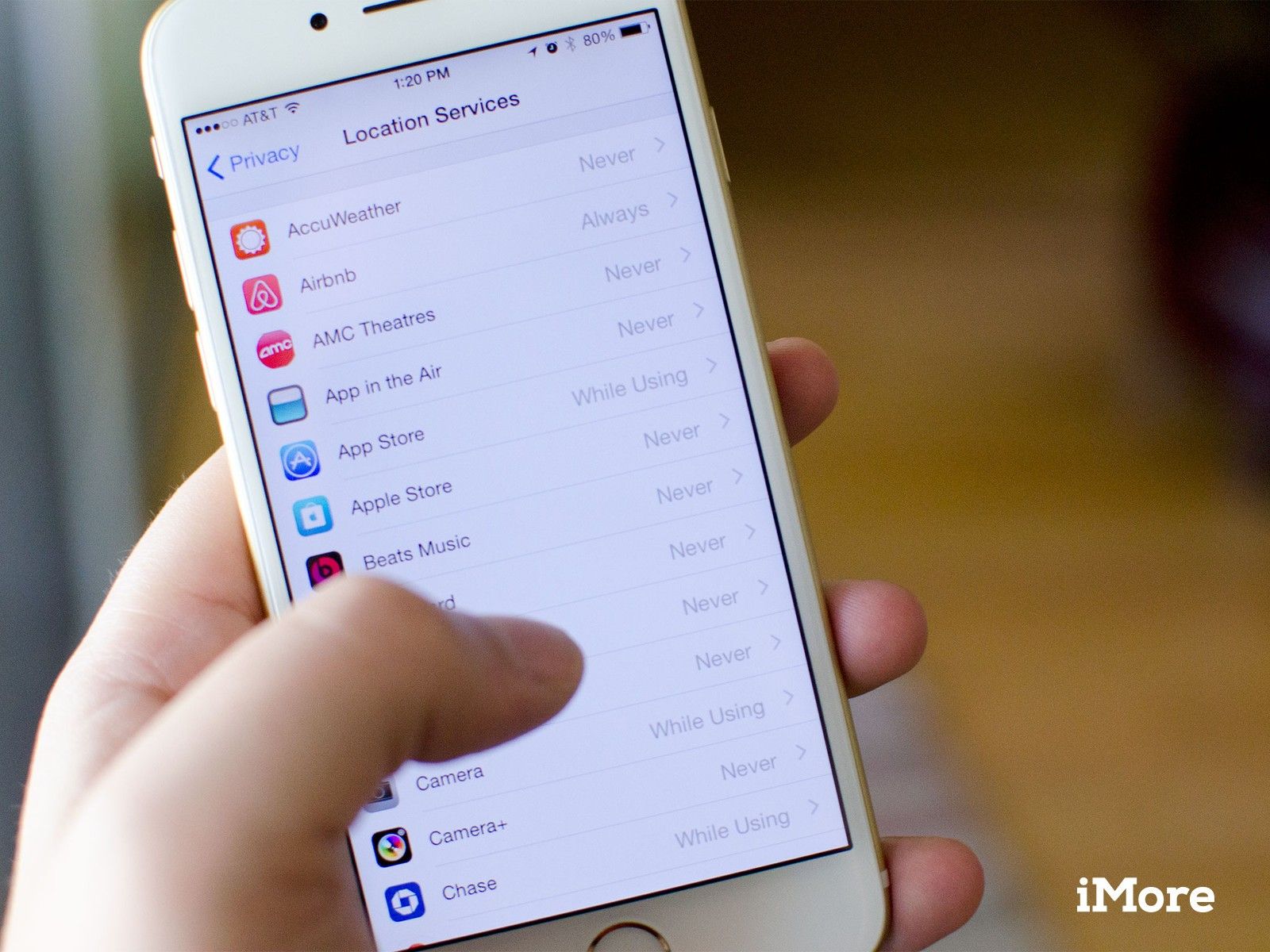 Как разрешить приложениям видеть ваше местоположение, пока вы're using them in iOS 8