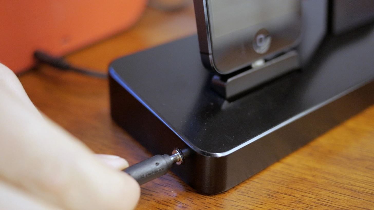 Как зарядить свой iPhone 7 во время прослушивания музыки