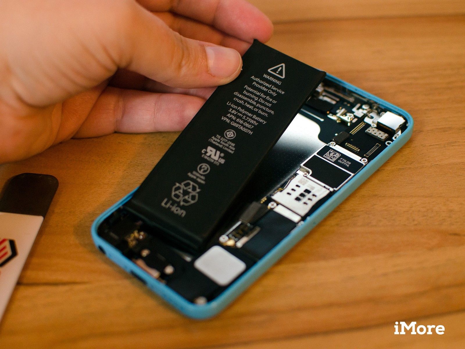 Как заменить аккумулятор в iPhone 5c