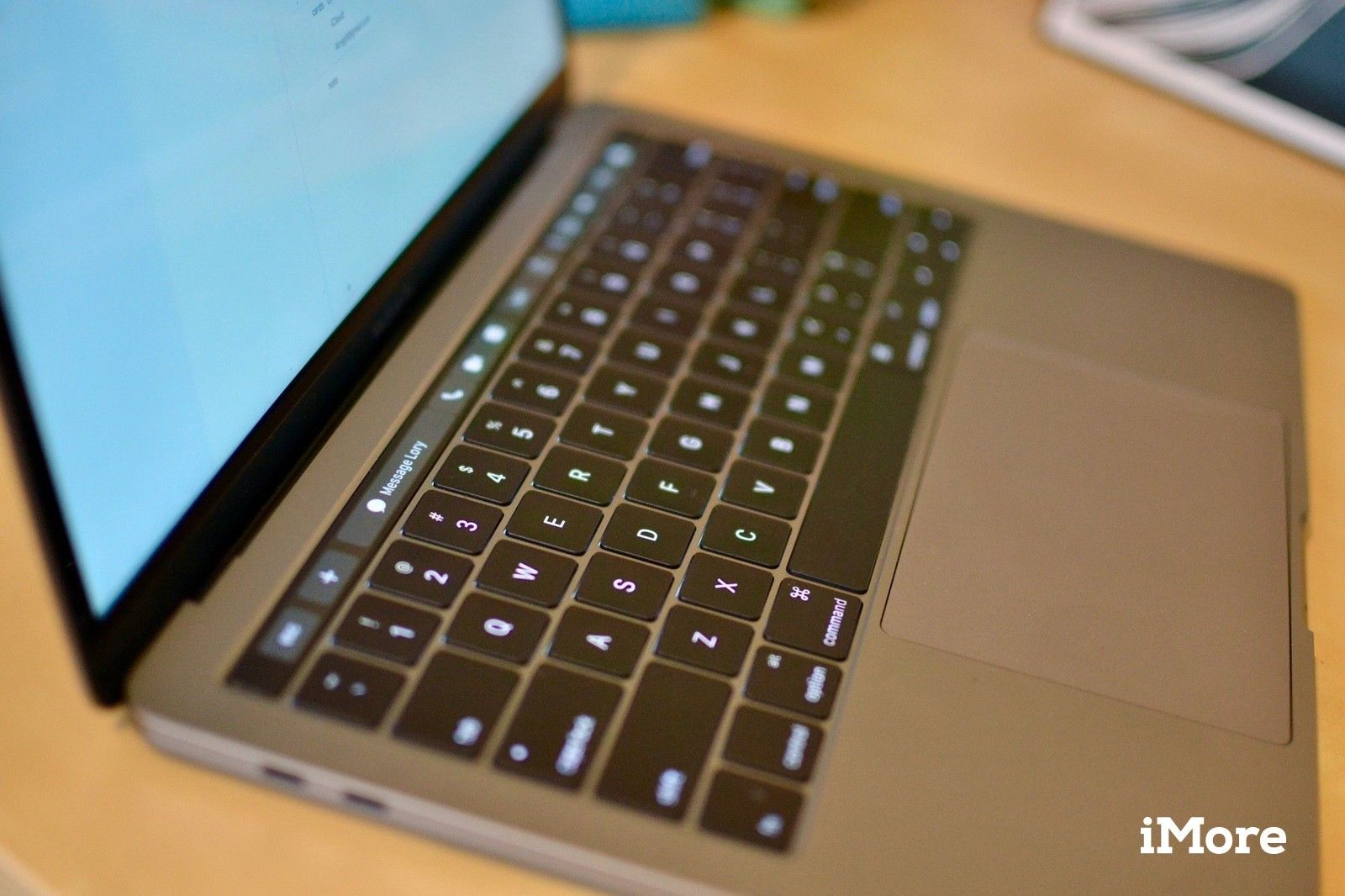 Приложение «Контакты» на сенсорной панели