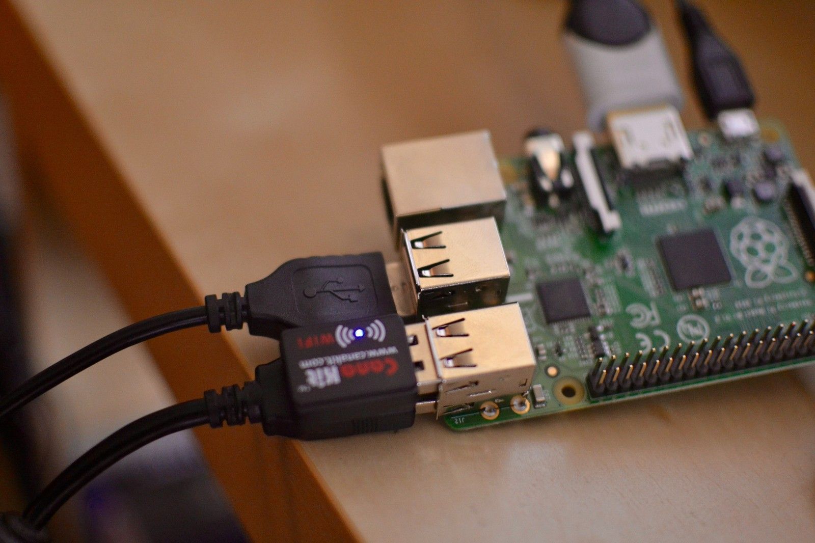 Raspberry Pi с подключенным адаптером Wi-Fi