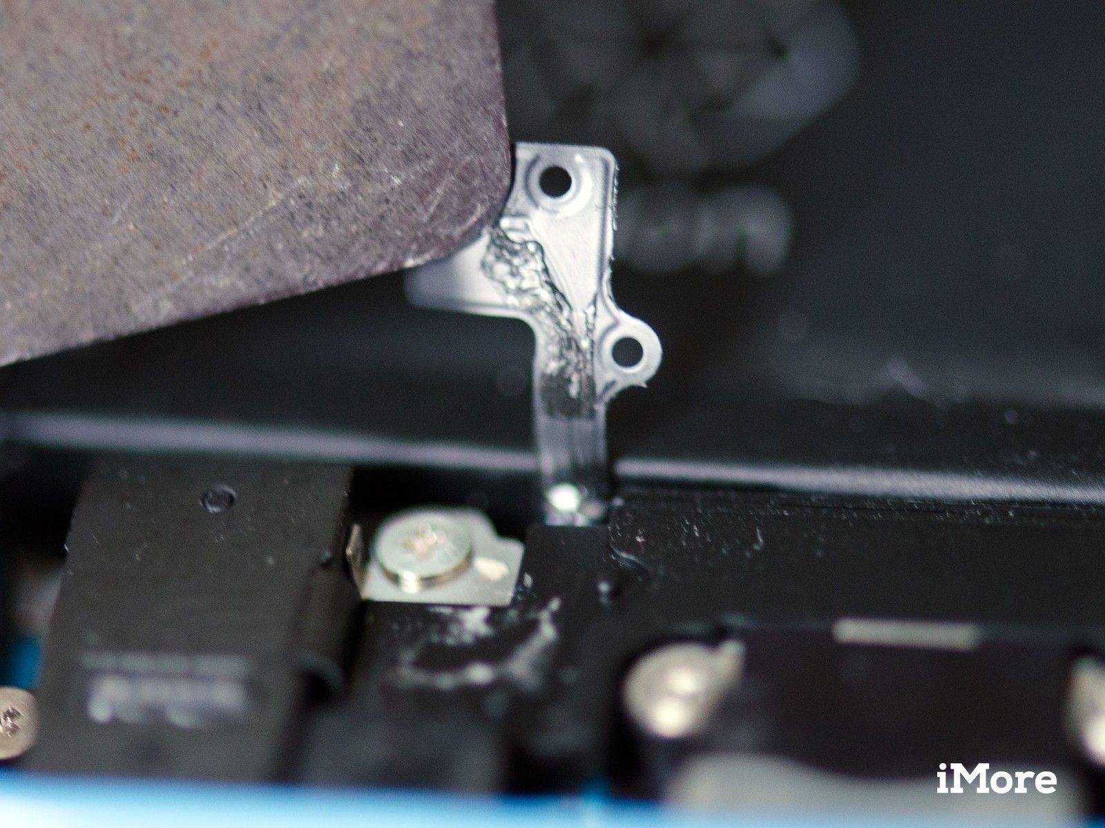 Как заменить унесенный громкоговоритель в iPhone 5c