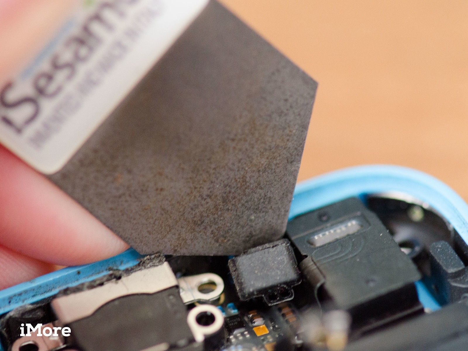 Как DIY заменить док Lightning в iPhone 5c