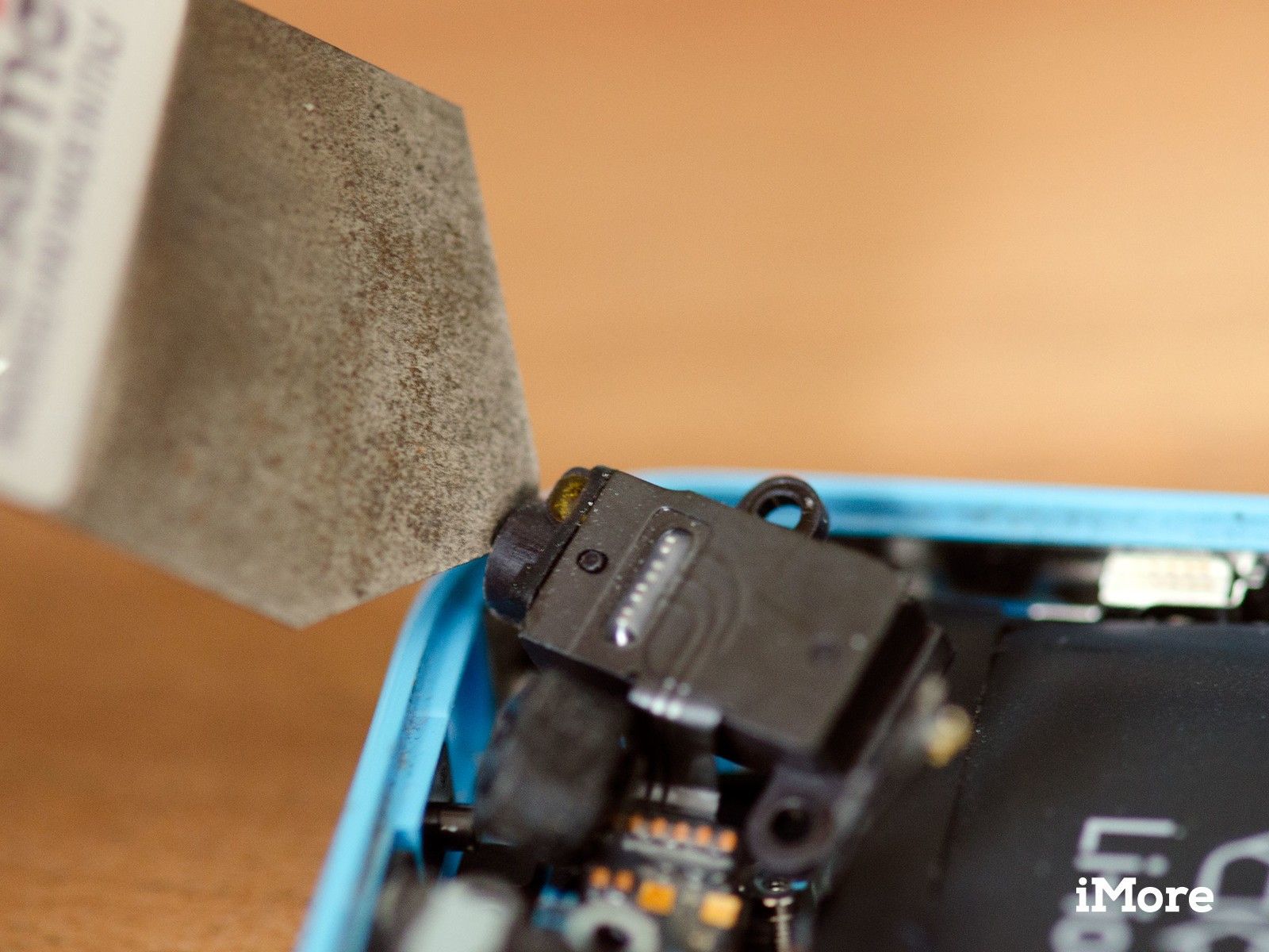 Как DIY заменить док Lightning в iPhone 5c