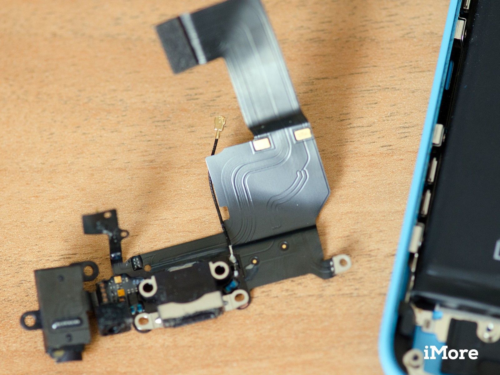 Как DIY заменить док Lightning в iPhone 5c