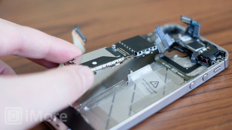 Снимите плату логики на CDMA iPhone 4 Снимите плату логики на CDMA iPhone 4