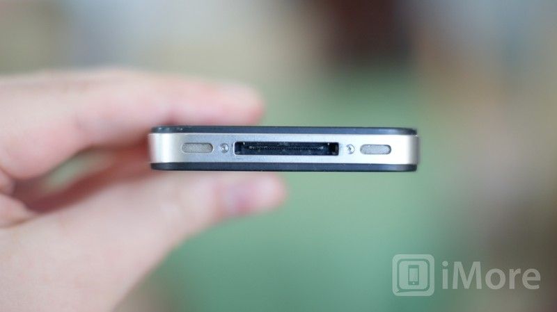 Удалите винты разъема док-станции на вашем CDMA iPhone 4 Удалите винты разъема док-станции на вашем CDMA iPhone 4