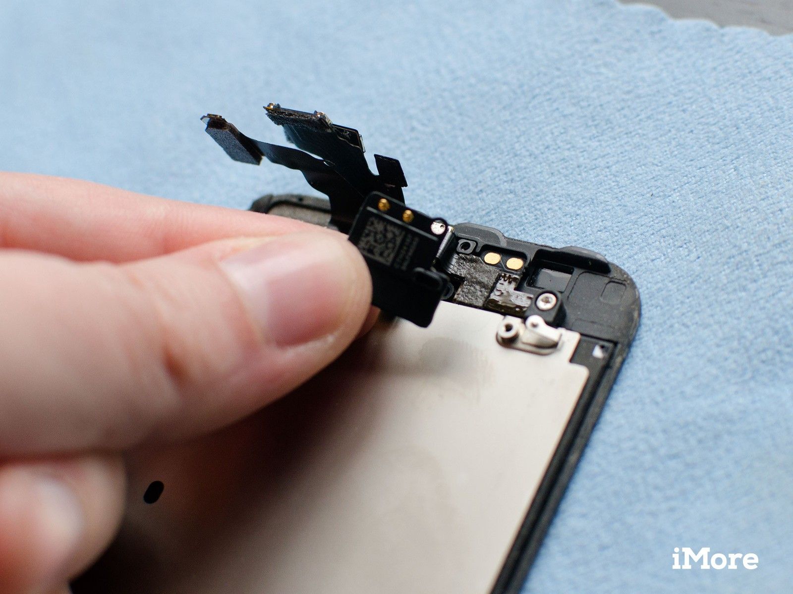 Как DIY заменить взорванный наушник на iPhone 5