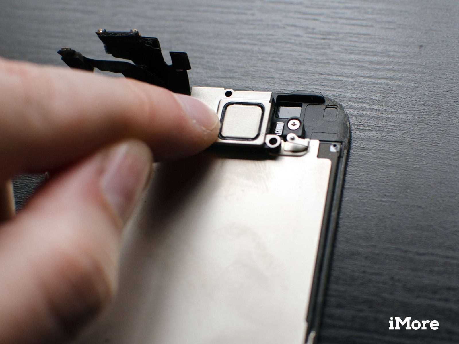 Как DIY заменить взорванный наушник на iPhone 5