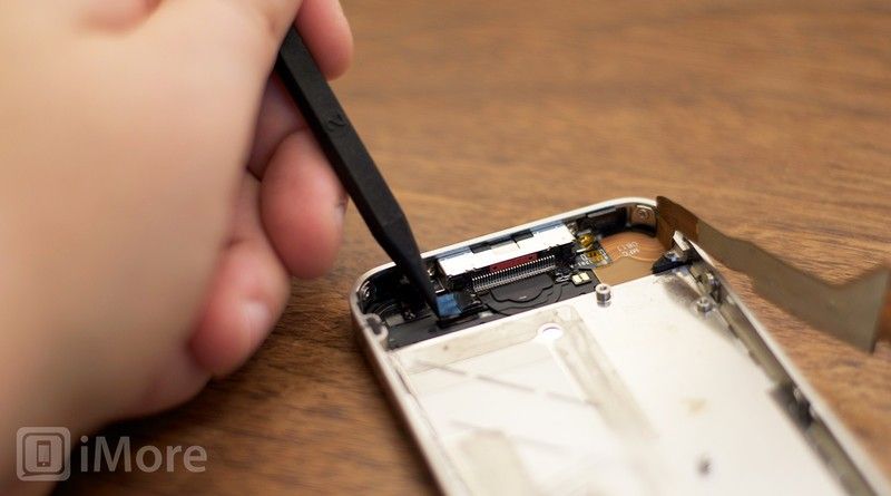 Как отсоединить кабель кнопки «Домой» в iPhone Verizon или Sprint 4 Как отсоединить кабель кнопки «Домой» в iPhone Verizon или Sprint 4