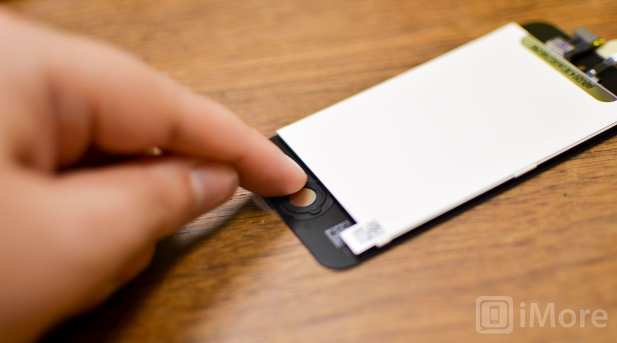 Перенесите кнопку &laquo;домой&raquo; на iPod touch из старой сборки цифрового ЖК-дисплея в новую.