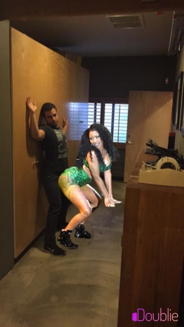 Поместите знаменитостей в ваши фотографии прямо с вашего iPhone