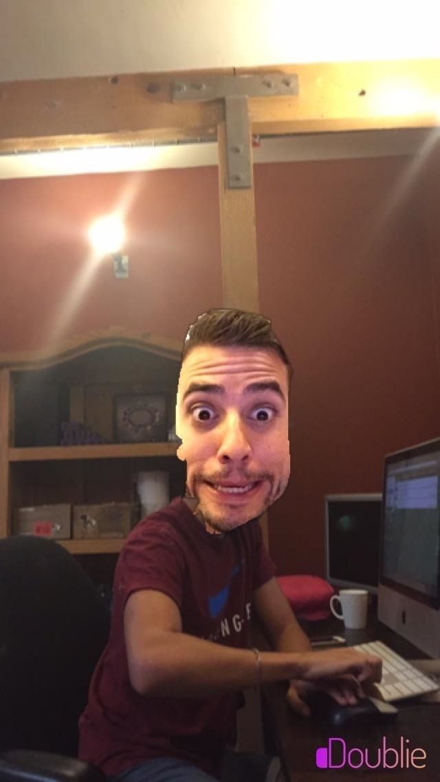 Поместите знаменитостей в ваши фотографии прямо с вашего iPhone