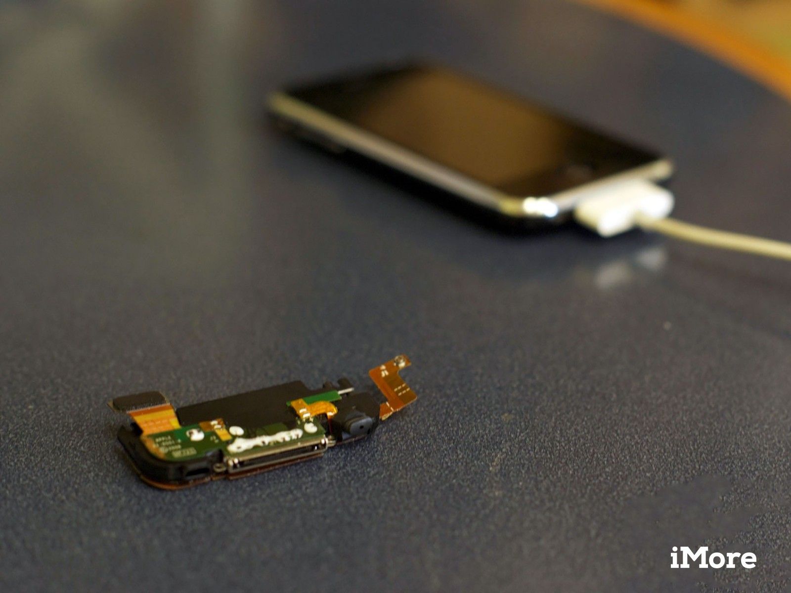 Как заменить док-сборку в iPhone 3G или 3GS