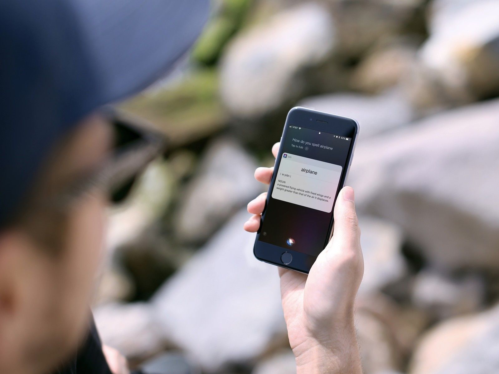 Попроси Сири произнести слово