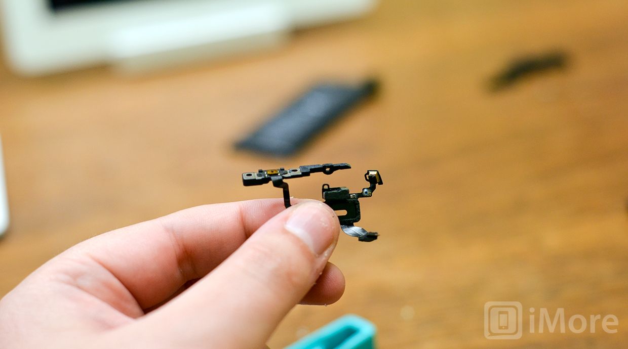 Кнопка питания iPhone 4 и сенсорный кабель удалены полностью