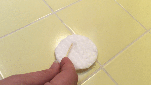 Скручивание хлопка на зубочистку