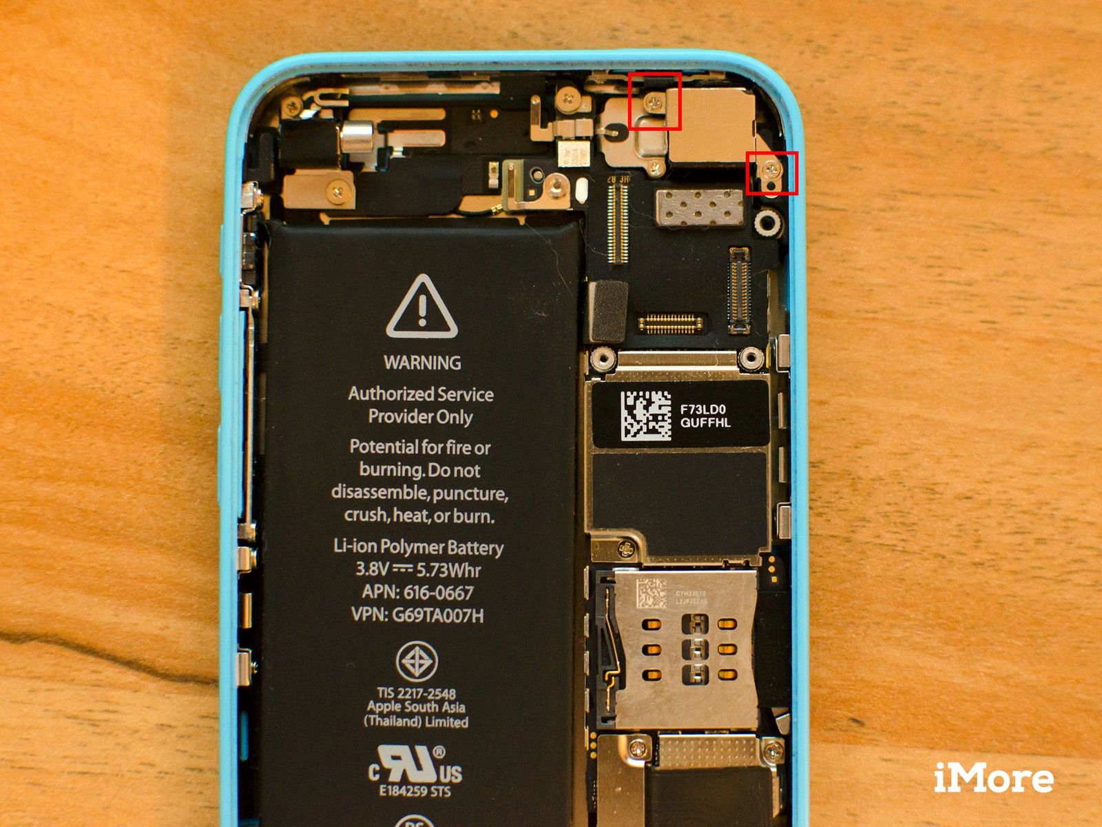 Как заменить заднюю камеру iSight в iPhone 5c