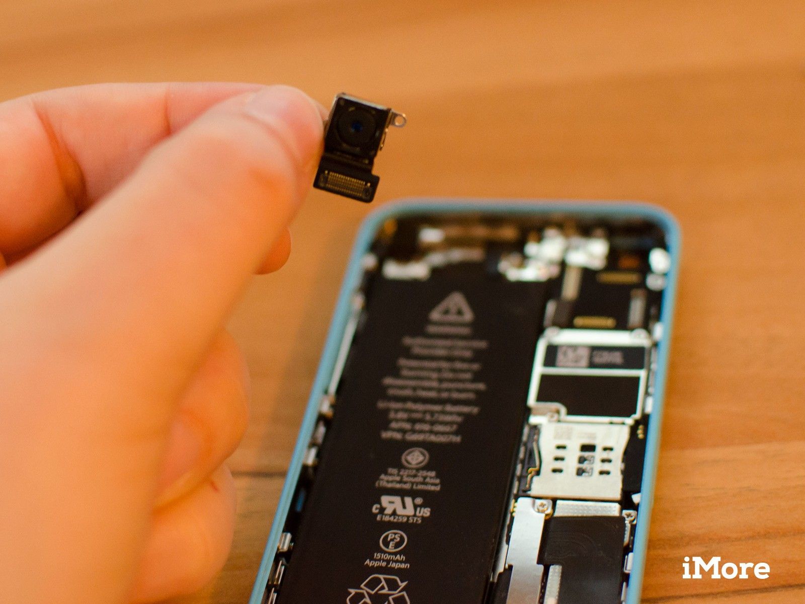 Как заменить заднюю камеру iSight в iPhone 5c