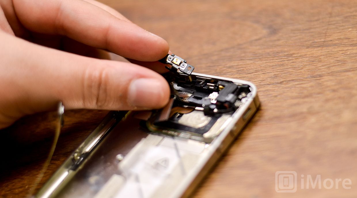 Снимите кабель и кронштейн кнопки питания CDMA iPhone 4