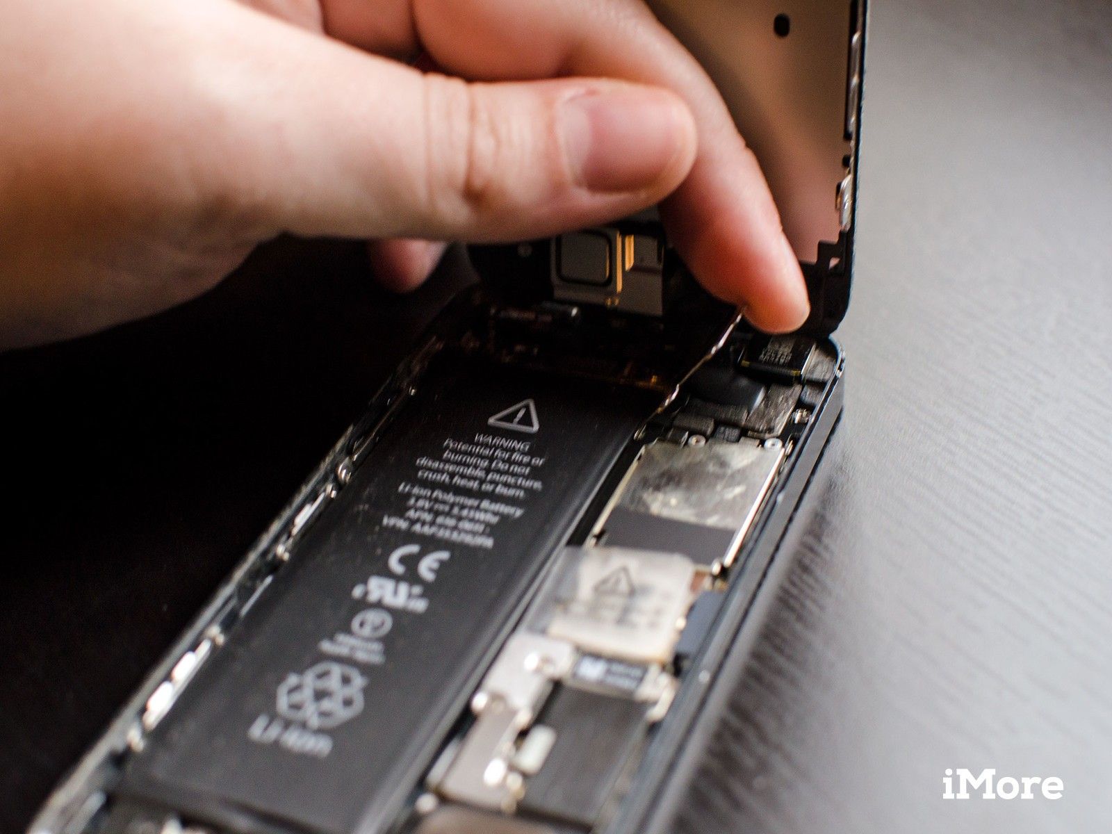 Как DIY заменить взорванный наушник на iPhone 5