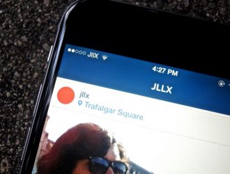 Добавление местоположений к фотографиям без геотеги перед публикацией на Instagram