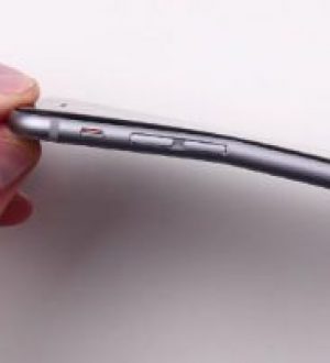 Глупые подростки идут в Apple Store, чтобы согнуть iPhone 6 Plus