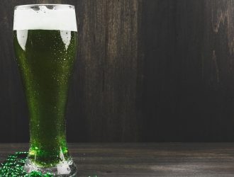 Как доставить выпивку на День Святого Патрика |