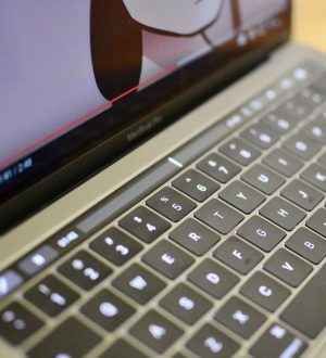 Как использовать сенсорную панель с YouTube в Safari на MacBook Pro |