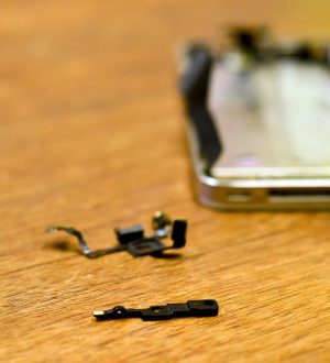 Как исправить застрявшую или сломанную кнопку включения / выключения на GSM / AT & T iPhone 4 |