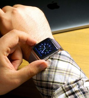 Как настроить Apple Watch для использования левой рукой |