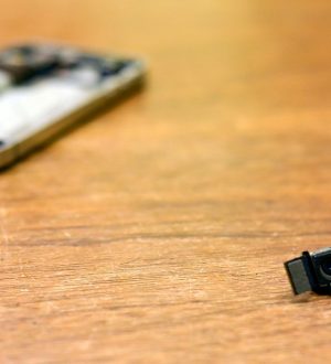 Как починить камеру в iPhone 4S с тыльной стороны |