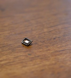 Как починить унесенный динамик в наушниках Verizon или Sprint iPhone 4 |