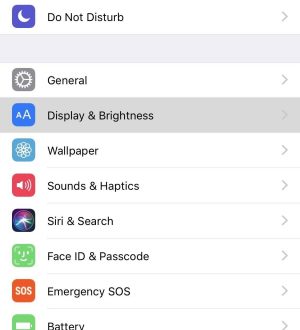 Как сохранить экран iPhone от случайного включения