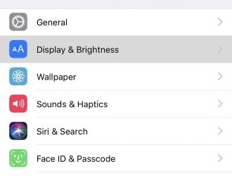 Как сохранить экран iPhone от случайного включения