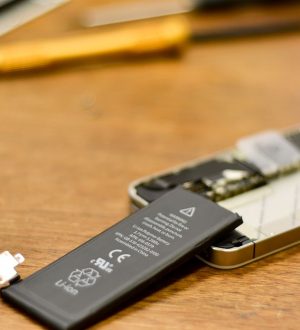 Как заменить аккумулятор iPhone 4S |