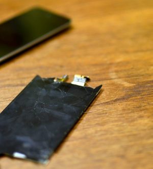 Как заменить сломанный экран на iPod touch 4-го поколения |