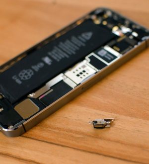 Как заменить сломанный вибромотор в iPhone 5s |