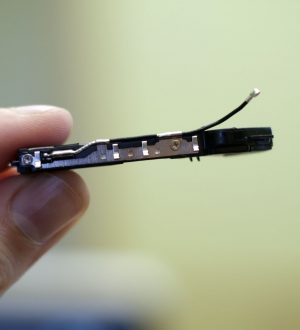 Как заменить сотовую антенну в iPhone 4S |