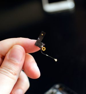 Как заменить Wi-Fi антенну в iPhone 5 |