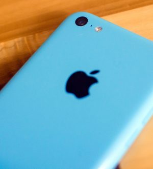Как заменить заднюю камеру iSight в iPhone 5c |
