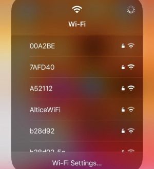 Вам больше не нужно открывать настройки для переключения и подключения к Wi-Fi на вашем iPhone (НАКОНЕЦ!)